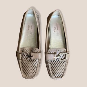 Anne Klein Garnet iFlex Women’s Loafer 5.5 Nude